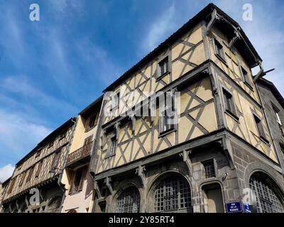Ville de Montferrand, façade d'une maison à colombages dans le quartier médiéval, département du Puy de Dome, Auvergne Rhône Alpes, France, Europe Banque D'Images