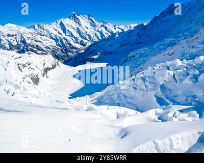 De l'Eiger et la Jungfrau Alpes enneigés spectaculaires pics de montagne panorama Suisse. Banque D'Images