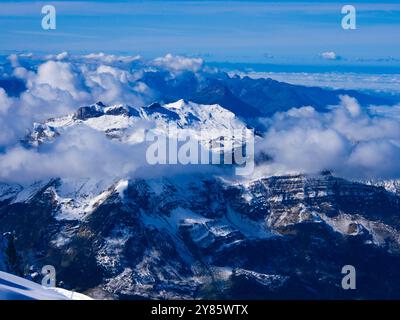 De l'Eiger et la Jungfrau Alpes enneigés spectaculaires pics de montagne panorama Suisse. Banque D'Images