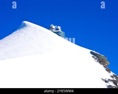 De l'Eiger et la Jungfrau Alpes enneigés spectaculaires pics de montagne panorama Suisse. Banque D'Images