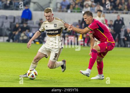 Los Angeles, États-Unis. 02 octobre 2024. Lewis O'Brien (G) du Los Angeles FC et Joakim Nilsson (d) de Louis City se disputent le ballon lors d'un match de soccer de la MLS au BMO Stadium, le 2 octobre 2024 à Los Angeles. (Photo de Ringo Chiu/SOPA images/SIPA USA) crédit : SIPA USA/Alamy Live News Banque D'Images