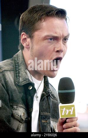 Milan Italie 06/10/2003 : Tiziano Ferro, chanteur italien, concert live pendant le MTV - total Request Live Banque D'Images