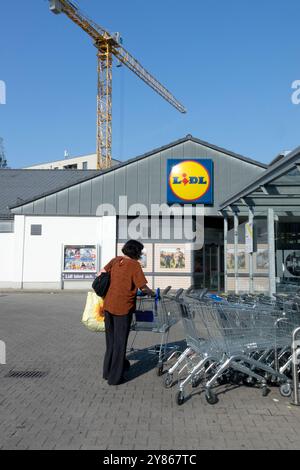 Chaîne de vente au détail Lidl supermarché, Lidl Allemagne en dehors du magasin de rabais Banque D'Images