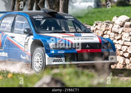 Anogyra, Chypre - 29 janvier 2023 : Mitsubishi lancer Evo III soulevant de la poussière sur un chemin de terre lors de l'Anogyra Rally Sprint 2023 Banque D'Images