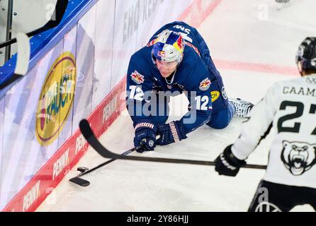 Munich, Allemagne. 02 octobre 2024. Benjamin Smith, EHC RB MUC 12 au Penny DEL match EHC RB MUENCHEN - GRIZZLYS WOLFSBURG 7-4 au SAP Garden à Munich, Allemagne, le 2 octobre 2024. Saison 2024/2025, Journée 5, photographe : ddp images/STAR-images crédit : ddp Media GmbH/Alamy Live News Banque D'Images