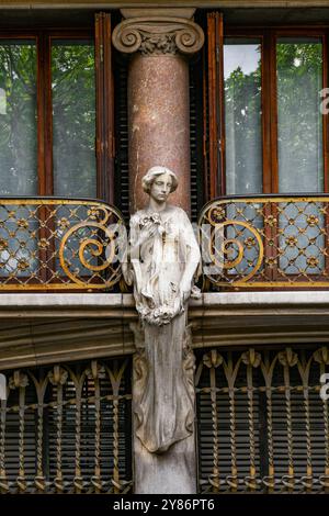 Casa Solà-Morales, route de l'architecture moderniste à Olot, un joyau catalan, plein d'histoire, de culture et de patrimoine Banque D'Images