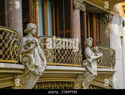 Casa Solà-Morales, route de l'architecture moderniste à Olot, un joyau catalan, plein d'histoire, de culture et de patrimoine Banque D'Images