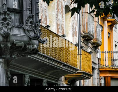 Casa Solà-Morales, route de l'architecture moderniste à Olot, un joyau catalan, plein d'histoire, de culture et de patrimoine Banque D'Images