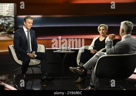 Talkrunde BEI Markus Lanz , ZDF 10/24 Her Markus Lanz, Bente Scheller und Carlo Masala v.Li. AM 2. Oktober 2024 in Markus Lanz , ZDF TV Fernsehen Talkshow Talk Show Deutschland Deutsch deutsche Frau Politologin Politikwissenschaftlerin Wissenschaftlerin Politik Publizistin deutscher Mann Militärexperte Politikwissenschaftler Wissenschaftler Männer Italien enisch Italienischer Italienisch-deutscher Moderator Fotografie Fotografie journaliste journaliste journaliste journaliste Banque D'Images