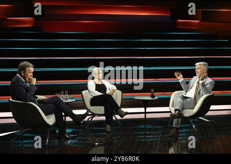 Talkrunde BEI Markus Lanz , ZDF 10/24 Her Markus Lanz, Bente Scheller und Carlo Masala v.Li. AM 2. Oktober 2024 in Markus Lanz , ZDF TV Fernsehen Talkshow Talk Show Deutschland Deutsch deutsche Frau Politologin Politikwissenschaftlerin Wissenschaftlerin Politik Publizistin deutscher Mann Militärexperte Politikwissenschaftler Wissenschaftler Männer Italien enisch Italienischer Italienisch-deutscher Moderator Fotografie Fotografie journaliste journaliste journaliste journaliste Banque D'Images