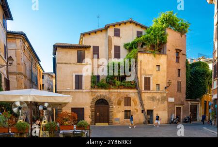 Rome, Italie, Piazza Margana avec vieux bâtiment dans le ghetto juif, éditorial seulement. Banque D'Images