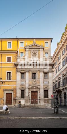 Rome, Italie, façade de Chiesa di Santa Maria in Trivio (église notre-Dame de Trivio) sur la Piazza dei Crociferi, éditorial seulement. Banque D'Images