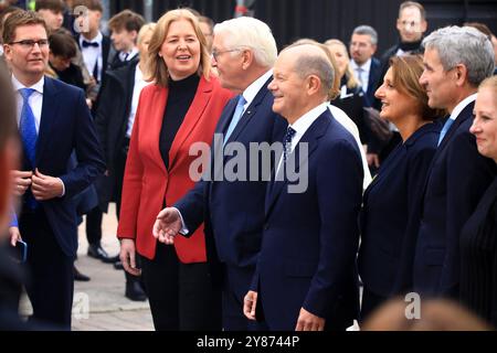 Feierlichkeiten zum Tag der Deutschen Einheit Schwerin, 03.10.2024 Feierlichkeiten zum Tag der Deutschen Einheit in Schwerin Mecklenburg - Vorpommern Allemagne *** célébrations de la Journée de l'unité allemande Schwerin, 03 10 2024 célébrations de la Journée de l'unité allemande à Schwerin Mecklenburg Vorpommern Allemagne Copyright : xMatthiasxGränzdörferx Banque D'Images