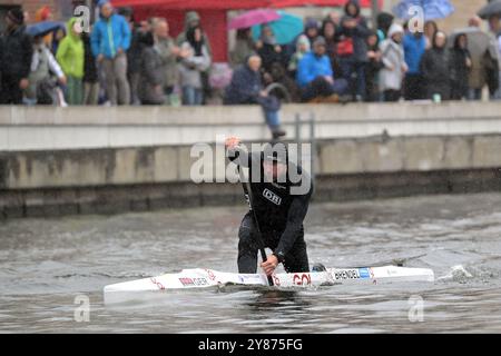 Potsdam, Allemagne. 03 Oct, 2024. Le multiple champion olympique Sebastian Brendel court pour le KC Potsdam lors du 3ème Potsdam Canoe Sprint sur la branche Alte Fahrt de la Havel. Crédit : Michael Bahlo/dpa/Alamy Live News Banque D'Images