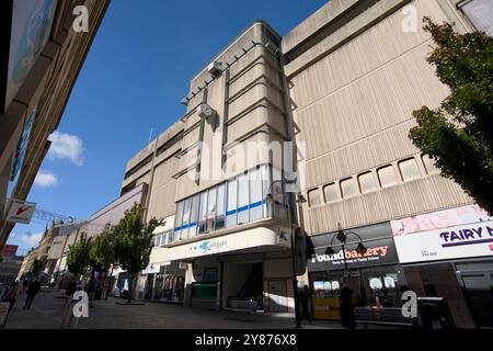 Bradford se prépare à être UK City of culture 2025. Le centre commercial Kirkgate des années 1970, Bradford, dont la démolition est prévue. Banque D'Images