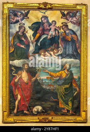 La Vierge de la pureté et des Saints, toile de 1600 dans la Collégiale de San Michele Arcangelo. Città Sant'Angelo, province de Pescara, Abruzzes Banque D'Images