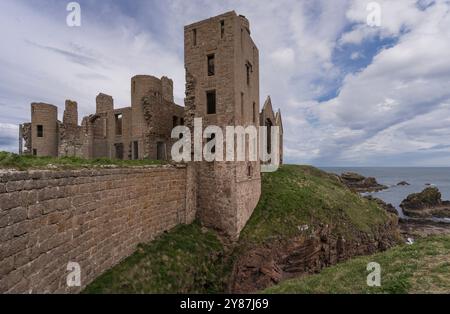 Ruine du nouveau château de Slains près d'Aberdeen. Banque D'Images