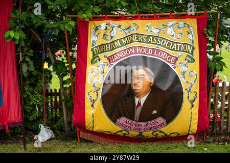 Durham, États-Unis Durham, Angleterre, Royaume-Uni. 13 juillet 2024. Les groupes jouent au Magdalene Steps, un endroit clé du Durham Miners Gala, qui marque la 40e Ann Banque D'Images