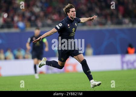 Dusan Vlahovic de la Juventus célèbre après avoir marqué un but lors du match de l'UEFA Champions League entre le RB Leipzig et la Juventus au Red Bull Arena. Score final ; RB Leipzig 2 : 3 Juventus. Banque D'Images