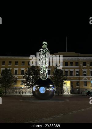 Mémorial national (He Who Bring the Light) de la guerre d'hiver par Pekka Kauhanen à Kasarmitori, 00130 Helsinki, Finlande Banque D'Images