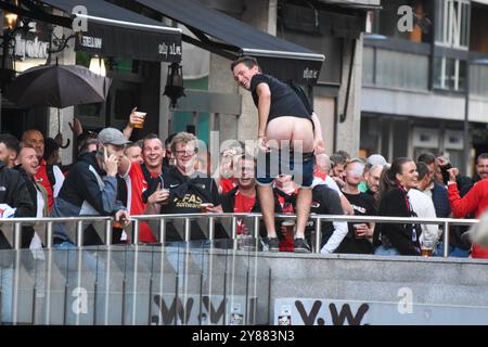 Bilbao, Espagne, 03 octobre 2024 : les fans d'AZ Alkmaar lors de la prévisualisation du match de l'UEFA Europa League entre Athletic Club et AZ Alkmaar le 03 octobre 2024 à Bilbao, Espagne. Crédit : Alberto Brevers / Alamy Live News. Banque D'Images