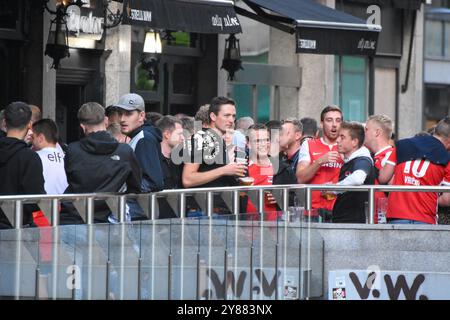 Bilbao, Espagne, 03 octobre 2024 : les fans d'AZ Alkmaar lors de la prévisualisation du match de l'UEFA Europa League entre Athletic Club et AZ Alkmaar le 03 octobre 2024 à Bilbao, Espagne. Crédit : Alberto Brevers / Alamy Live News. Banque D'Images