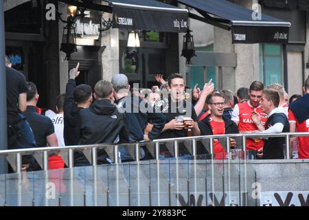 Bilbao, Espagne, 03 octobre 2024 : les fans d'AZ Alkmaar lors de la prévisualisation du match de l'UEFA Europa League entre Athletic Club et AZ Alkmaar le 03 octobre 2024 à Bilbao, Espagne. Crédit : Alberto Brevers / Alamy Live News. Banque D'Images