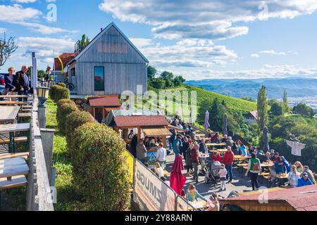 Fête du vin, tables avec les visiteurs, vignobles Kitzeck im Sausal Süd-Steiermark Steiermark, Styrie Autriche Banque D'Images