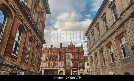 En regardant vers la Cornhill depuis Princes Street à Ipswich, Suffolk, Royaume-Uni Banque D'Images