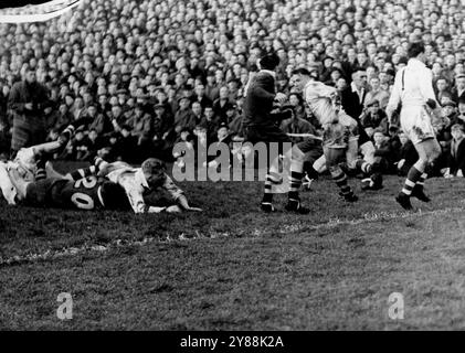 2nd Rugby League test, Swinton - un incident dans le deuxième Rugby League test à Swinton quand la Grande-Bretagne a battu les Australiens 16 points à 7. 6 novembre 1948. Banque D'Images