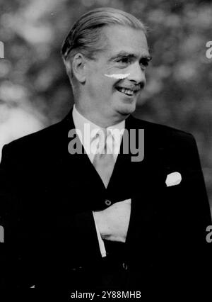Sir Anthony Eden -- Un nouveau portrait de la RT. L'honorable Sir Anthony Eden, le premier ministre, d'humeur joviale. 01 octobre 1955. (Photo Fox photo). Banque D'Images