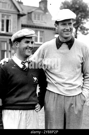 Finale de golf U.S.-australien -- aujourd'hui, en finale des championnats britanniques de golf amateur, voici Doug Bachli, (à gauche), gardien d'hôtel de 32 ans de Rosebud, Australie, et W.C. ('Big Bill') Campbell, d'Amérique. Bachli a battu Tony Slark, le champion, par trois et deux pour rencontrer Campbell, qui a remporté la même victoire sur le détenteur du titre irlandais Joe Carr. 29 mai 1954. (Photo de United Press photo). Banque D'Images