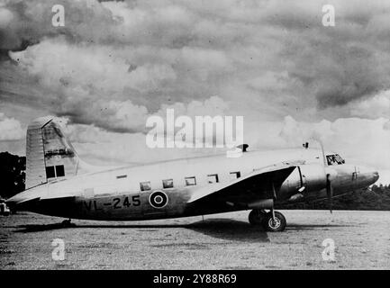 Royal Airplanes for South African Tour - ce Viking, l'un des vols, est équipé de 21 sièges passagers, à utiliser pour transporter le personnel de la Maison Royale sur le circuit. Le King's Flight for HE Royal South African Tour a été photographié pour la première fois aujourd'hui à Wisley, Burrey, il se compose de quatre Vikings bimoteurs Vickers-Armstrong. Chacun avec un équipage de six. Les cabines ont été insonorisées et les couleurs intérieures ont été choisies par la Reine. Bien que le roi et la reine ne voyagent pas ensemble lorsqu'ils utilisent les avions, ils pourront converser par radio. 28 janvier 1947. (Phot Banque D'Images