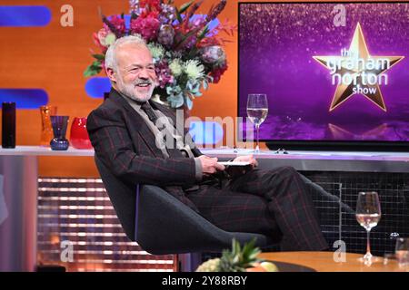 USAGE ÉDITORIAL EXCLUSIF animateur Graham Norton pendant le tournage de The Graham Norton Show, au BBC Studioworks 6 Television Centre, Wood Lane, Londres, qui sera diffusé sur BBC One vendredi soir. Date de la photo : jeudi 3 octobre 2024. Crédit photo : Matt Crossick/PA Wire Banque D'Images