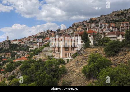 Arachova est un village traditionnel sur les pentes du mont Parnassus, Grèce, Europe Banque D'Images