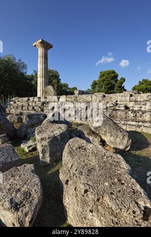 Temple de Zeus monument (470-457 av. J.-C.) à Olympie, Grèce, Europe Banque D'Images