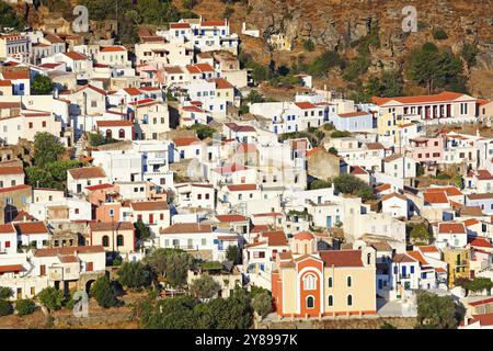 Ioulida, la capitale de la Kea construit avec l'architecture traditionnelle des Cyclades, situé dans la partie continentale de l'île en Grèce Banque D'Images