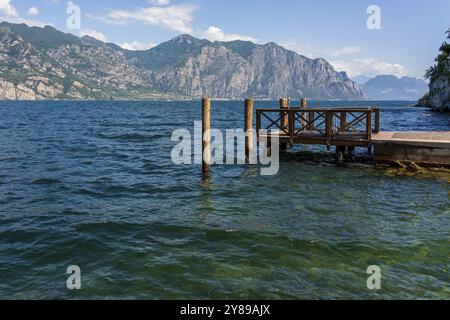 Vue sur le lac de Garde en Italie Banque D'Images