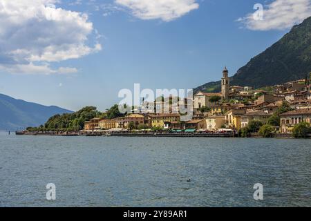 Vue de la vieille ville de Limone sul Garda sur le lac de Garde en Italie Banque D'Images