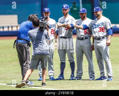 Pichet de juego sin hit ni carreras. Non non. Walker Buehler, Alex Wood, Adam Liberatore (R) Acciones del partido de beisbol, Dodgers de Los Angeles contra Padres de San Diego, tercer juego de la Serie en Mexico de las Ligas Mayores del Beisbol, realizado en el estadio de los Sultanes de Monterrey, Mexico el domingo 6 de Mayo 2018. (Photo : Luis Gutierrez) Banque D'Images