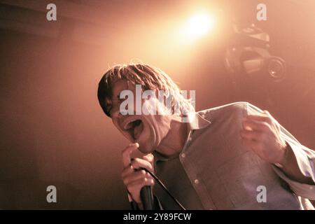 Copenhague, Danemark. 02 octobre 2024. Le chanteur américain John Maus donne un concert au Pumpehuset à Copenhague. Banque D'Images