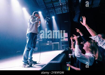 Copenhague, Danemark. 02 octobre 2024. Le chanteur américain John Maus donne un concert au Pumpehuset à Copenhague. Banque D'Images