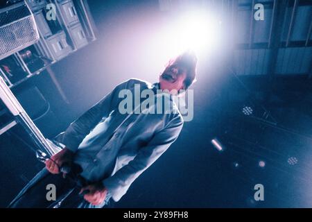Copenhague, Danemark. 02 octobre 2024. Le chanteur américain John Maus donne un concert au Pumpehuset à Copenhague. Banque D'Images