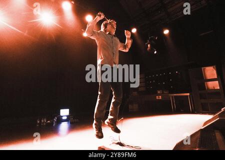 Copenhague, Danemark. 02 octobre 2024. Le chanteur américain John Maus donne un concert au Pumpehuset à Copenhague. Banque D'Images