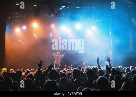 Copenhague, Danemark. 02 octobre 2024. Le chanteur américain John Maus donne un concert au Pumpehuset à Copenhague. Banque D'Images