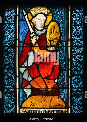 Sainte Catherine d'Alexandrie. Un vitrail à Kościół Świętej Trójcy [Église de la Sainte Trinité] on à Kraków [Cracovie], Pologne. Banque D'Images