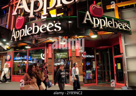 New York, États-Unis. 02 octobre 2024. Un restaurant Applebee's est vu sur la 42e rue à Manhattan, New York. (Photo de Jimin Kim/SOPA images/SIPA USA) crédit : SIPA USA/Alamy Live News Banque D'Images