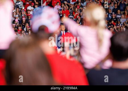 Saginaw, États-Unis. 03 Oct, 2024. L'ancien président Donald Trump lors d'un rassemblement à Saginaw, Michée, le 3 octobre 2024. (Photo de Andrew Roth/Sipa USA) crédit : Sipa USA/Alamy Live News Banque D'Images