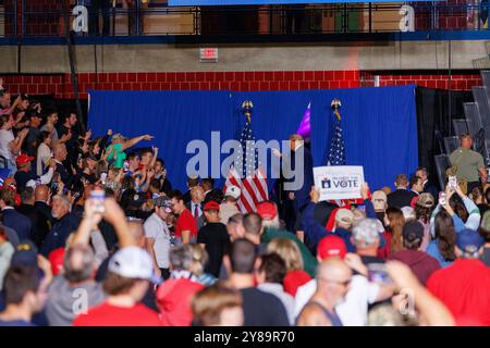 Saginaw, États-Unis. 03 Oct, 2024. L'ancien président Donald Trump lors d'un rassemblement à Saginaw, Michée, le 3 octobre 2024. (Photo de Andrew Roth/Sipa USA) crédit : Sipa USA/Alamy Live News Banque D'Images