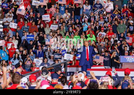 Saginaw, États-Unis. 03 Oct, 2024. L'ancien président Donald Trump lors d'un rassemblement à Saginaw, Michée, le 3 octobre 2024. (Photo de Andrew Roth/Sipa USA) crédit : Sipa USA/Alamy Live News Banque D'Images